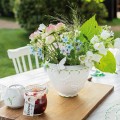 Малка ваза бяло и зелено /Colourful Spring/ Малка ваза бяло и зелено /Colourful Spring/